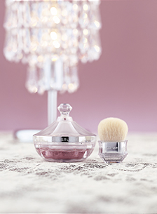 Cheek blush is a key item that simply has to be part of the conversation when discussing JILL STUART makeup, realizing a happy expression with gentle color and perfect luster that appear to well up from inside. \n\nJILL STUART Blush Powder
