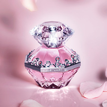 A more romantic, sexy limited edition fragrance that takes the refreshing base of JILL by JILL STUART and adds the sweet aroma of vanilla that Jill loves so much. \n\nJILL by JILL STUART Eau de Toilette Sweet Dreams