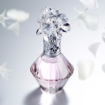 An utterly unique fragrance that transforms you into something special and eternally beautiful. For a translucent, charming sweetness that lasts. \n\nCrystal Bloom Eau de Parfum